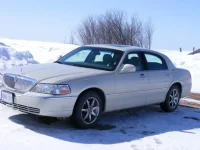 Lincoln Town Car in winter.webp