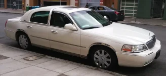 2003 Lincoln Towncar Cartier Edition.webp