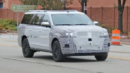 2022-lincoln-navigator-front-spy-photo.webp