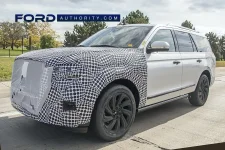 2022-Lincoln-Navigator-Refresh-Exterior-Spy-Shots-October-2020-004.webp
