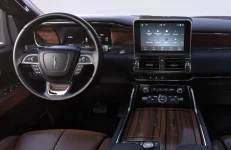 2021-Lincoln-Navigator-Ebony-and-Russet_o.webp